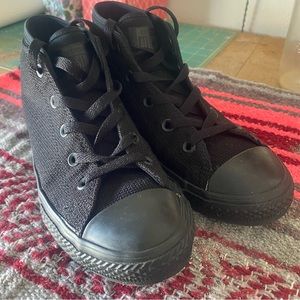 All black converse wmns 6 mens 4